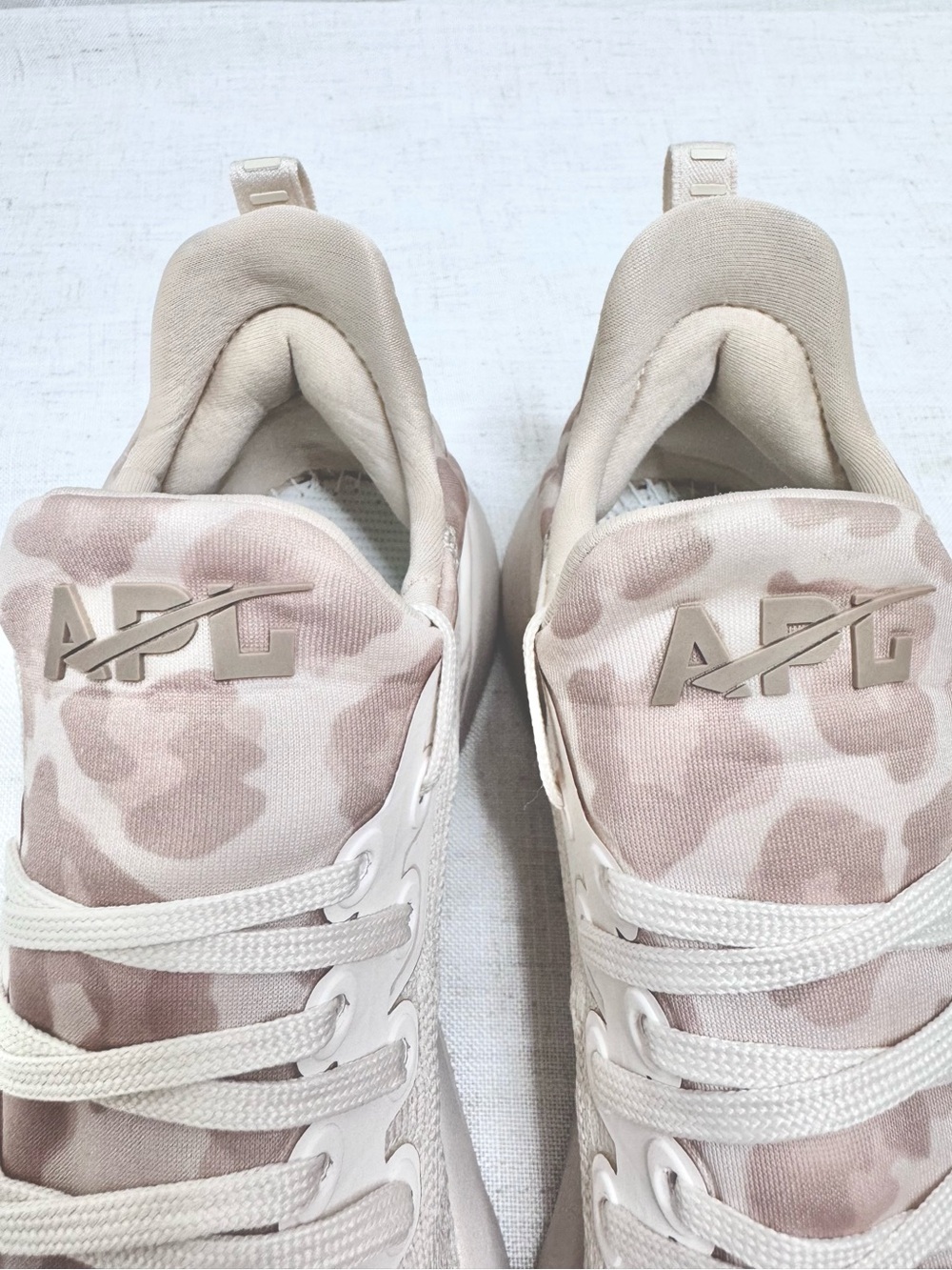 APL TechLoom Tracer Knit Sneakers Beach Almond Leopard Women's Size 7 - Picture 4 of 12